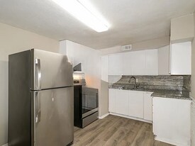 24 St Laurence Dr in Florissant, MO - Building Photo