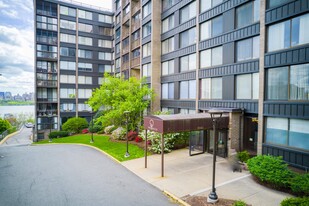 9060 Palisade Ave in North Bergen, NJ - Building Photo