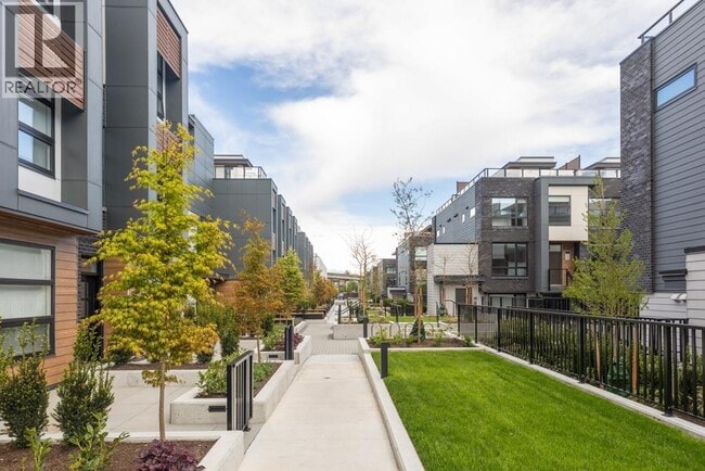 6085 Irmin St in Burnaby, BC - Building Photo - Building Photo