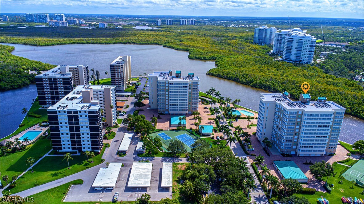 21 Bluebill Ave in Naples, FL - Building Photo