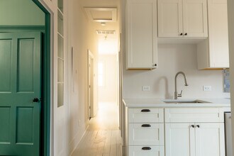 82 Wentworth St in Charleston, SC - Building Photo - Building Photo