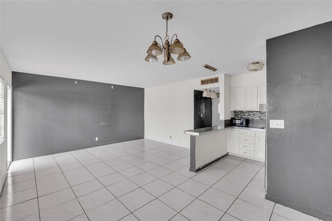 4050 NE 12th Terrace in Oakland Park, FL - Foto de edificio - Building Photo