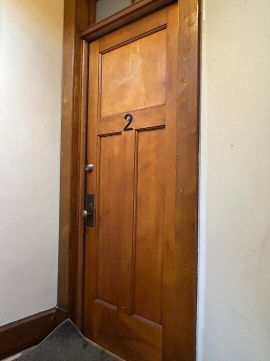2 Laurel St-Unit -2 in Holyoke, MA - Building Photo