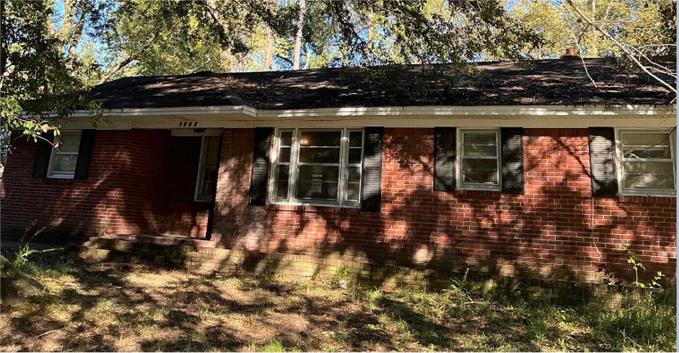 1688 Haywood Ave in Memphis, TN - Building Photo