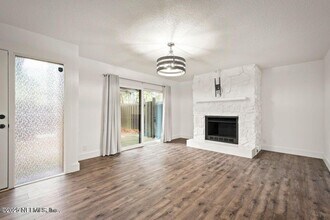 10462 Big Tree Cir E in Jacksonville, FL - Building Photo - Building Photo