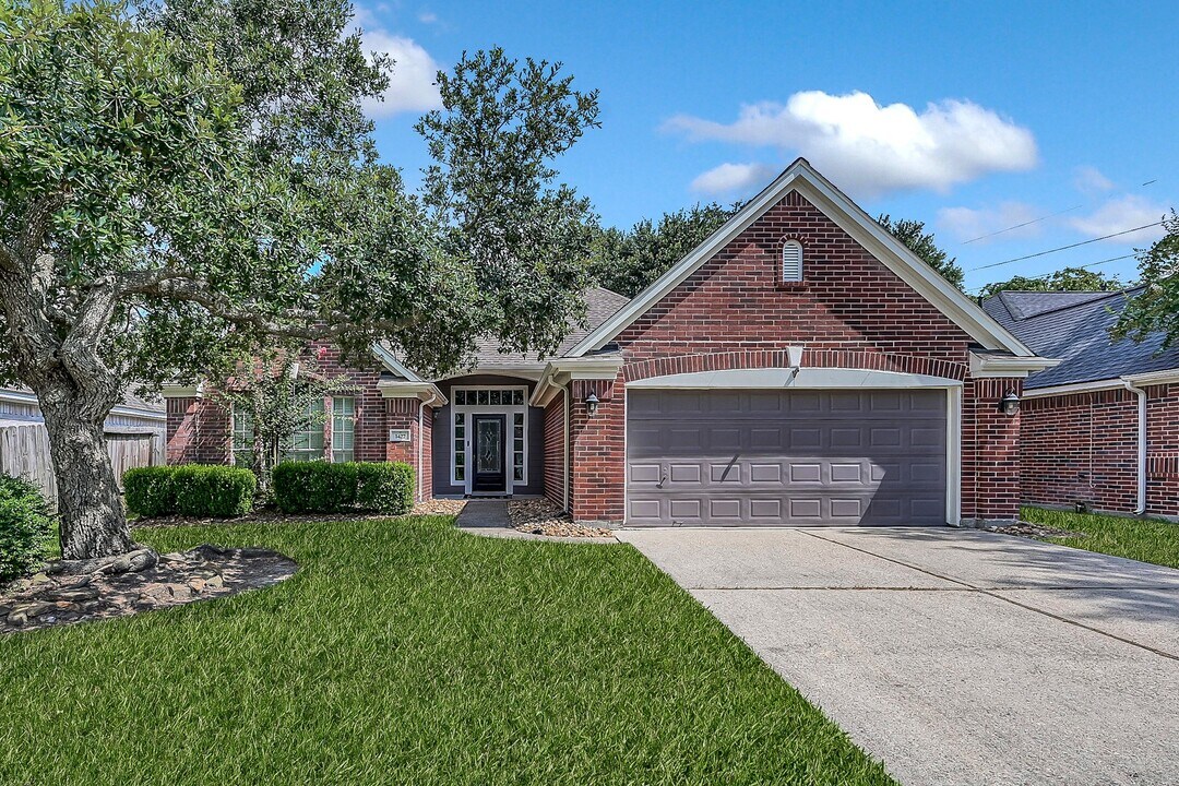 1427 Chesterpoint Dr in Spring, TX - Building Photo