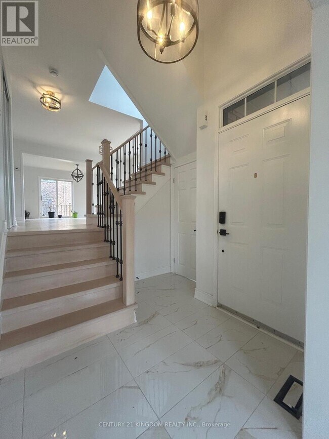 1 Seton Park Rd in Toronto, ON - Building Photo - Building Photo