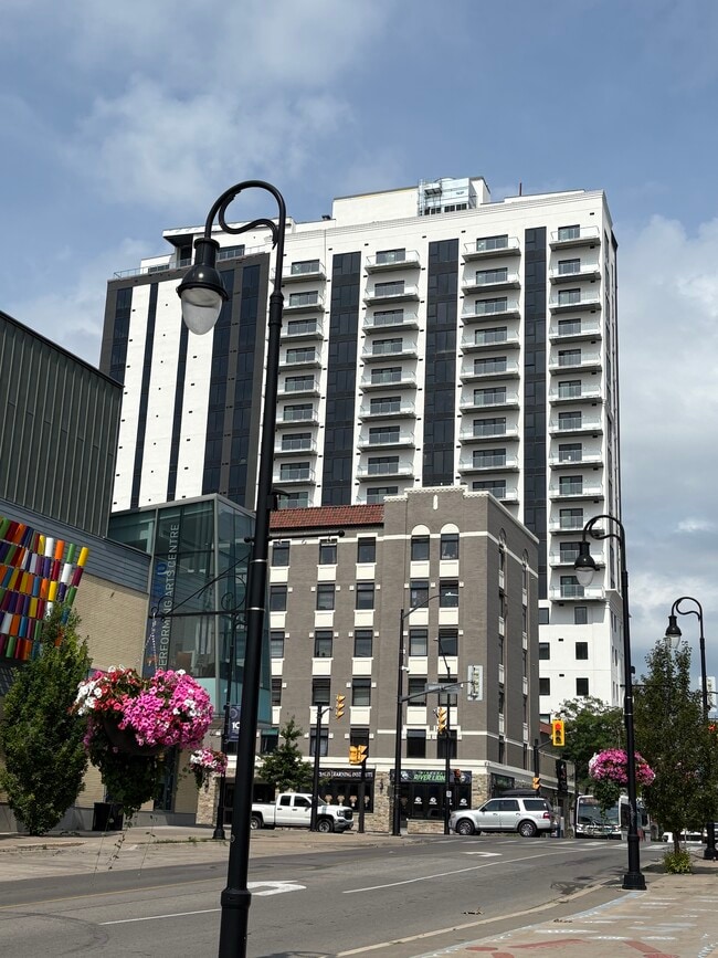 The Carlisle in St Catharines, ON - Building Photo - Building Photo