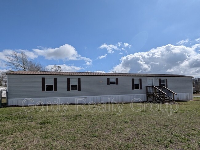 2146 Shadow Bay in Grand Ridge, FL - Building Photo - Building Photo