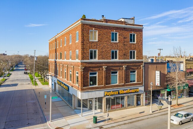 1003 W Historic Mitchell St in Milwaukee, WI - Building Photo - Building Photo