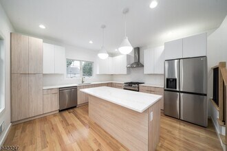 107 N Fullerton Ave in Montclair, NJ - Building Photo - Building Photo