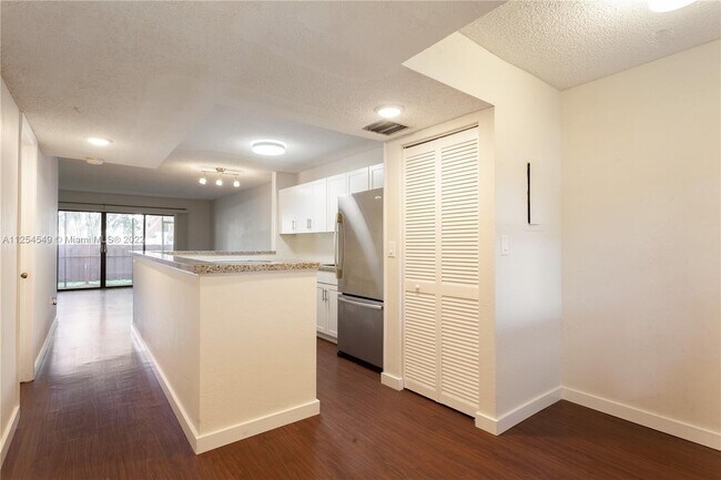 1021 Mockingbird Ln, Unit 103 in Plantation, FL - Building Photo - Building Photo