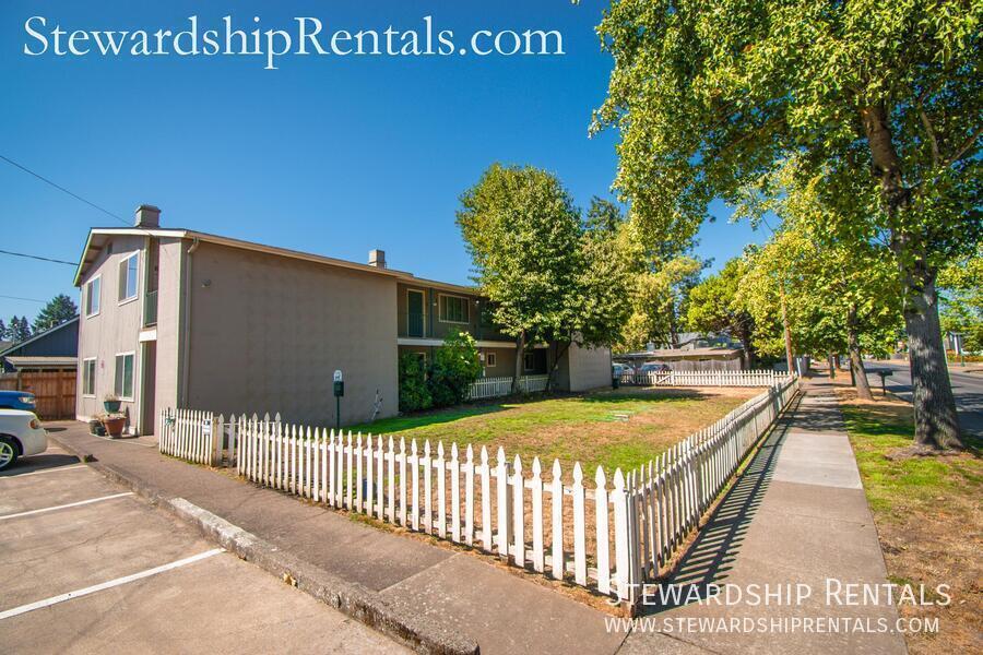 32786 E Pearl St in Eugene, OR - Building Photo