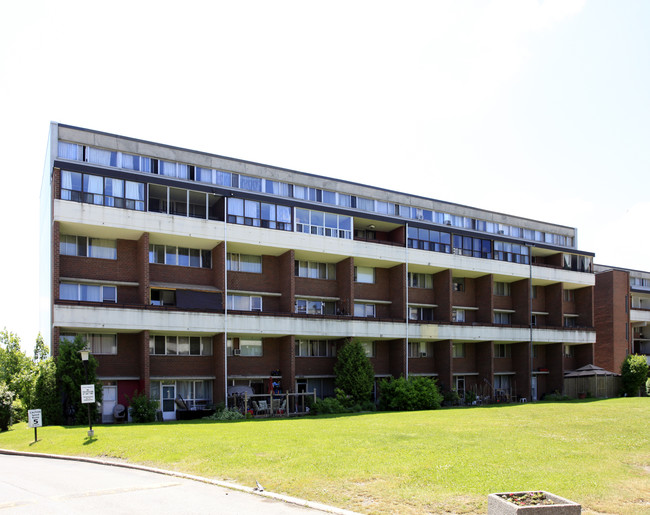 30 Sunny Glenway in Toronto, ON - Building Photo - Primary Photo