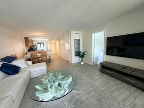 4242 Deste Ct, Unit 208 in Greenacres, FL - Building Photo - Building Photo