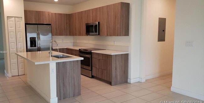 7809 NW 104th Ave, Unit 27 in Doral, FL - Building Photo - Building Photo