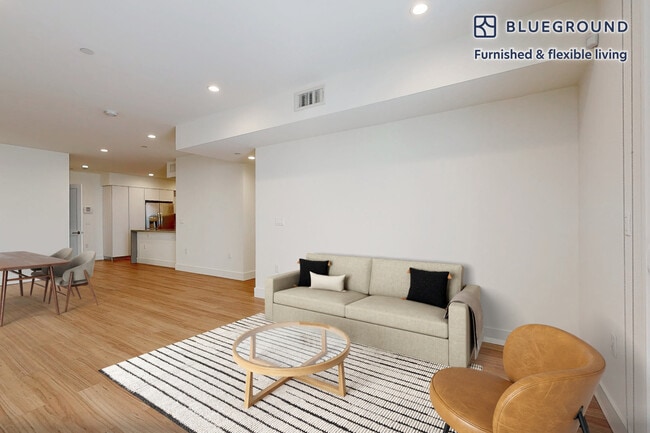 1265 Barry Ave in Los Angeles, CA - Building Photo - Building Photo