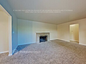 7628 194th St SW in Edmonds, WA - Foto de edificio - Building Photo