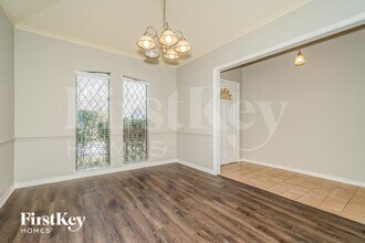 700 Robin Meadow Dr in Desoto, TX - Foto de edificio - Building Photo