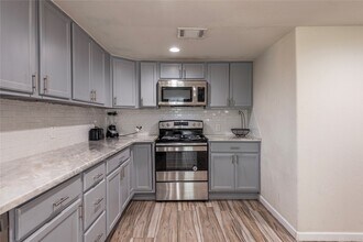 909 32nd St in Galveston, TX - Foto de edificio - Building Photo