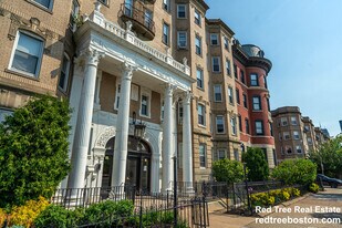 111 Park Dr in Boston, MA - Building Photo