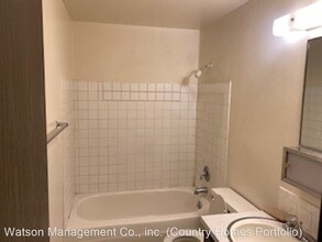 2102 E Dalke Ave in Spokane, WA - Foto de edificio - Building Photo