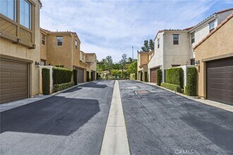 11537 Amalfi Way in Los Angeles, CA - Building Photo - Building Photo