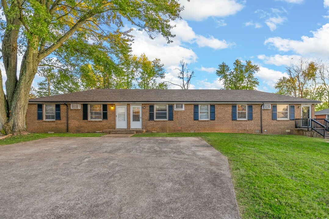 110 Tandy Dr in Clarksville, TN - Building Photo