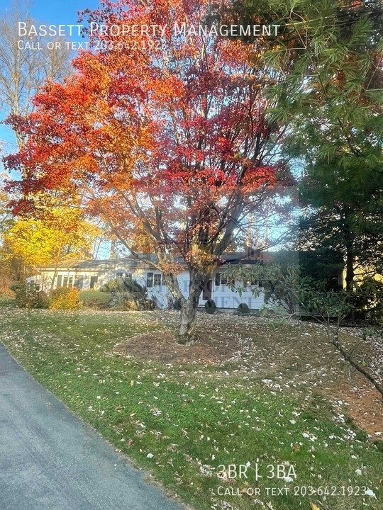 20 Arrowhead Rd in Wilton, CT - Building Photo