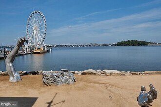 145 Riverhaven Dr, Unit 515 in Oxon Hill, MD - Building Photo - Building Photo