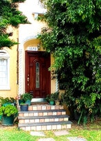 1070 S Cloverdale Ave, Unit B in Los Angeles, CA - Building Photo