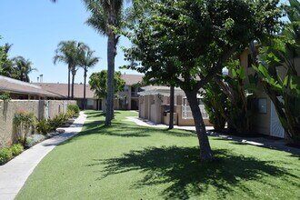Atrium Gardens in Anaheim, CA - Building Photo - Building Photo