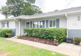 1661 NW 20th Ave in Crystal River, FL - Foto de edificio - Building Photo