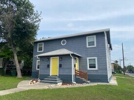 946 W Magnolia Ave, Unit #4 in San Antonio, TX - Building Photo