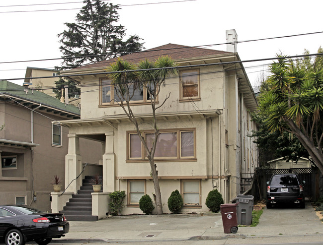 355 Santa Clara Ave in Oakland, CA - Building Photo - Building Photo