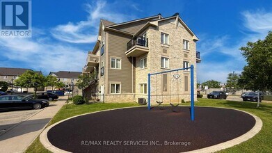 60-60 Fairwood Cir in Brampton, ON - Building Photo - Building Photo