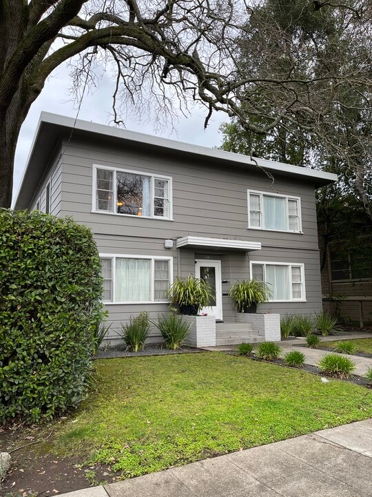807 Cherry St, Unit D in Santa Rosa, CA - Building Photo