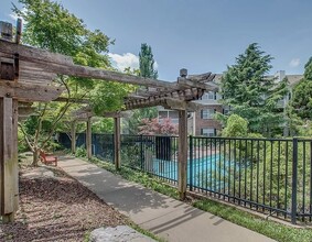 2025 Woodmont Blvd, Unit 248 in Nashville, TN - Foto de edificio - Building Photo