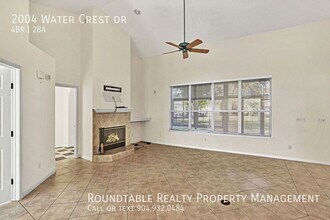 2004 Water Crest Dr in Orange Park, FL - Foto de edificio - Building Photo