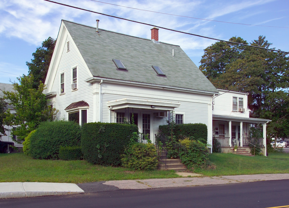 61 Railroad Ave in Foxboro, MA - Building Photo