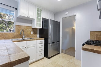917 E 28th St, Unit Front Unit in National City, CA - Building Photo - Building Photo