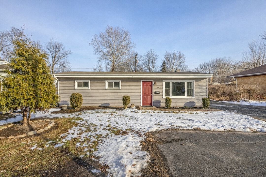 1309 S Naperville Rd in Wheaton, IL - Building Photo