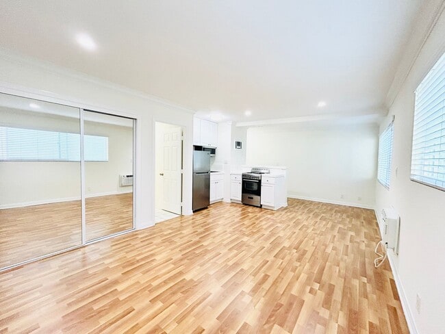 property at 3550 Jasmine Ave