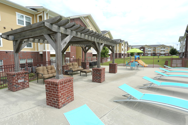 Parks at Vine in Radcliff, KY - Building Photo - Building Photo