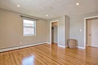 33 Montvale Ave, Unit 10 in Woburn, MA - Building Photo - Building Photo
