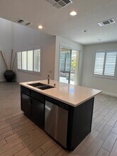 136 Clematis St in Vacaville, CA - Foto de edificio - Building Photo