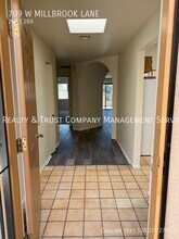 709 W Millbrook Ln in Tucson, AZ - Building Photo - Building Photo