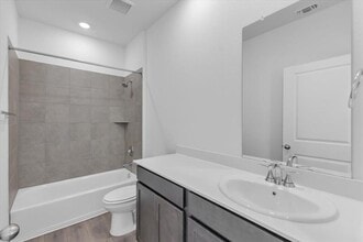 5020 Hazelnut Ln in Austin, TX - Building Photo - Building Photo