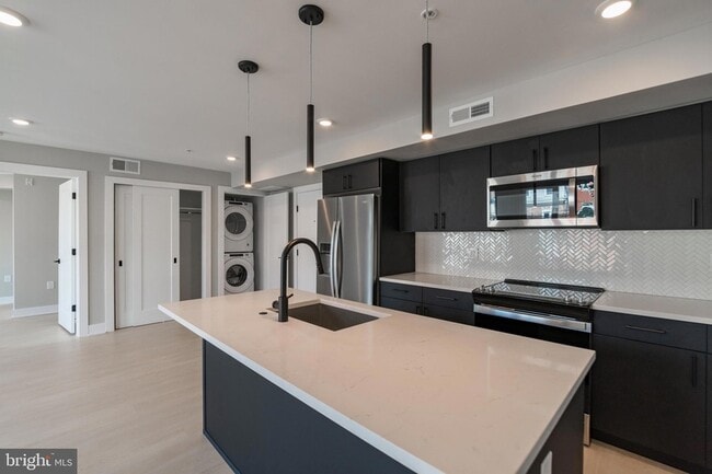 6604 Ridge Ave, Unit 206 in Philadelphia, PA - Building Photo - Building Photo