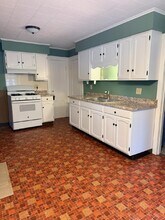 31 Paine St, Unit Lower left in East Aurora, NY - Foto de edificio - Building Photo